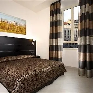 Otel Sonya, Roma