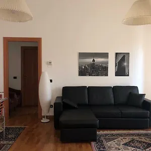Casa Roma , Turate Italien